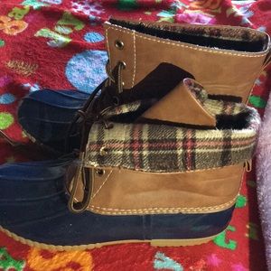 Women’s duck boots. Gently worn. Size 8.
